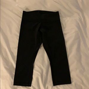 *new w/o tags* lululemon crop tight (size 6)